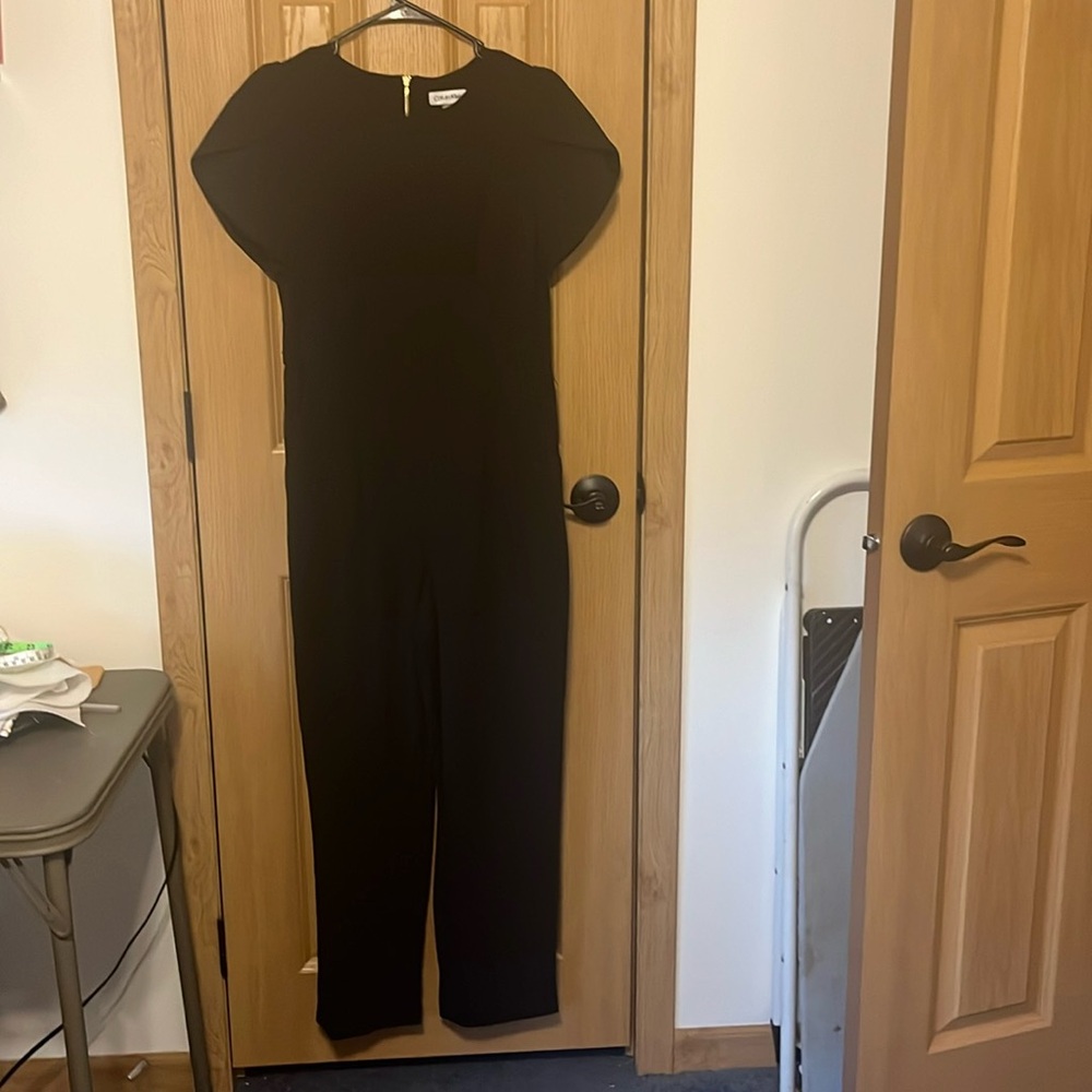Calvin Klein black pants suit size 8 zipper closure flutter sleeve